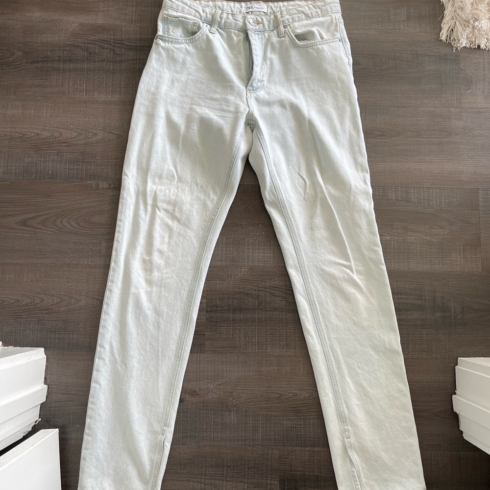 TRENDY ZARA JEANS with side spilt
